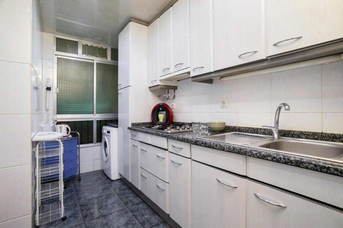 Next To Sagrada Familia 4-Bedroom Apartment Barcelona Exterior foto
