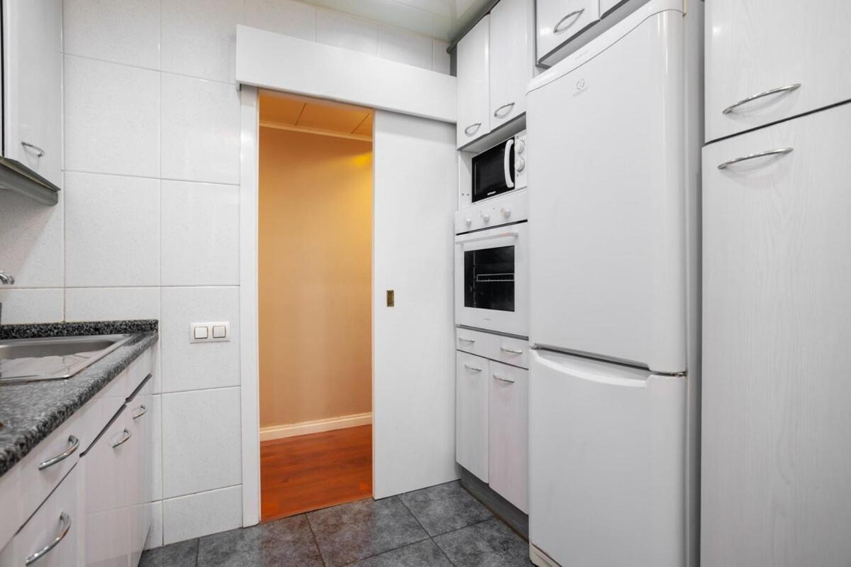Next To Sagrada Familia 4-Bedroom Apartment Barcelona Exterior foto