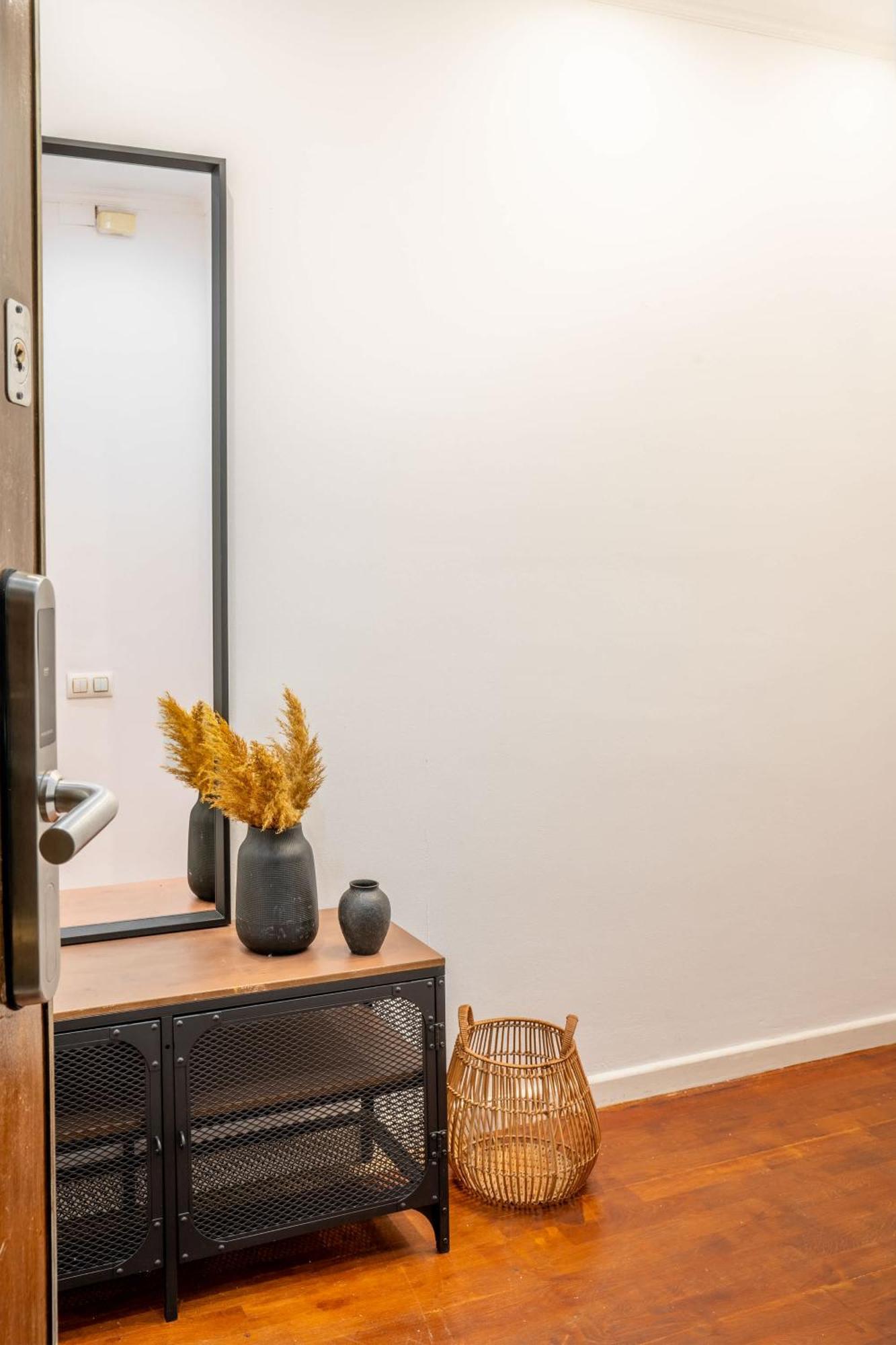 Next To Sagrada Familia 4-Bedroom Apartment Barcelona Exterior foto